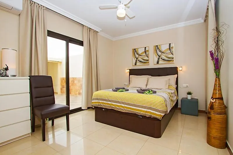 푸에르토 델 카르멘 Riviera Park 2B - 2 Bed/2 Bath - Grd Floor - Air-Con - Uk/Irish Tv - Wifi 아파트 0*, 푸에르토 델 카르멘