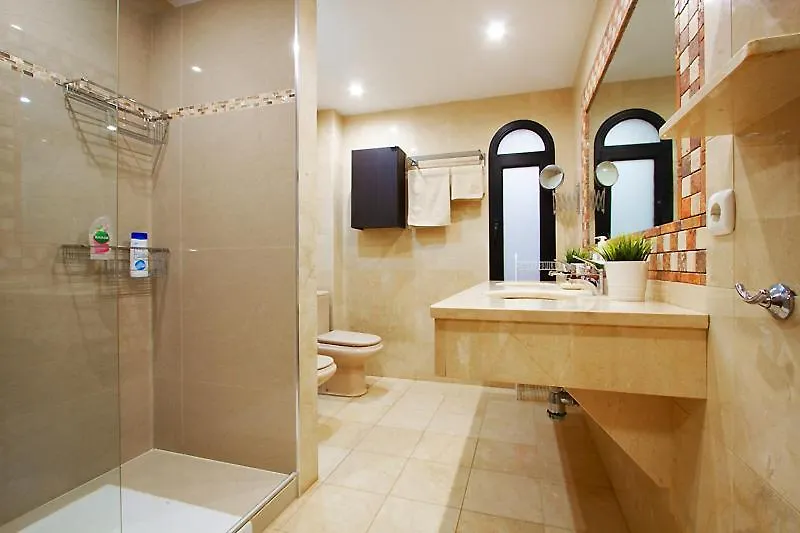 푸에르토 델 카르멘 Riviera Park 2B - 2 Bed/2 Bath - Grd Floor - Air-Con - Uk/Irish Tv - Wifi 아파트  푸에르토 델 카르멘